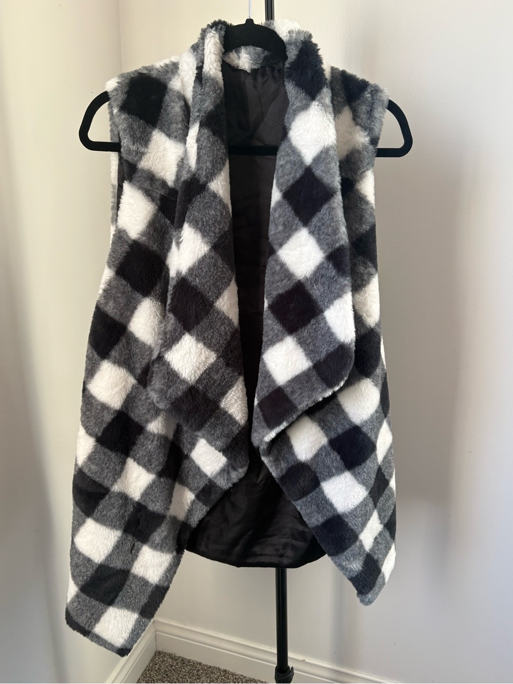 Source Unknown Black & White Plaid Faux-Fur Open Front Vest